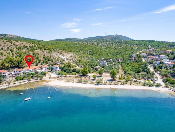 Ferienwohnung für 3 Personen, mit Balkon und Garten in Maslenica