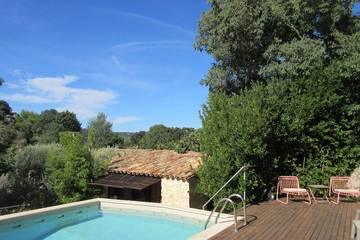 Location de vacances pour 6 personnes, avec jardin et terrasse à Tavel