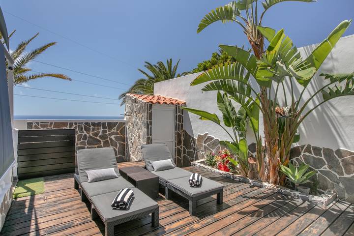 Apartamento entero, Apartamento de vacaciones 'Paraíso Radazul' con piscina compartida, terraza compartida y Wi-Fi in Radazul Bajo, El Rosario