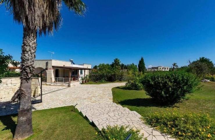 Villa per 6 persone, con terrazza e piscina nonché panorama a Otranto