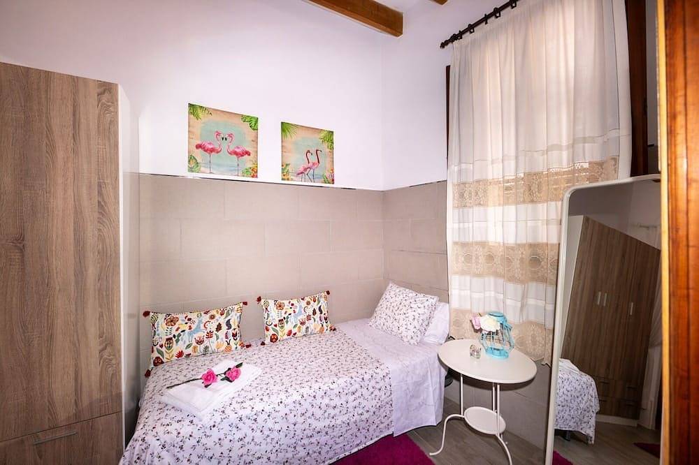Entire apartment, Gemütliche Ferienwohnung mit Terrasse im Herzen von Porreres, Mallorca in Porreres, South Majorca