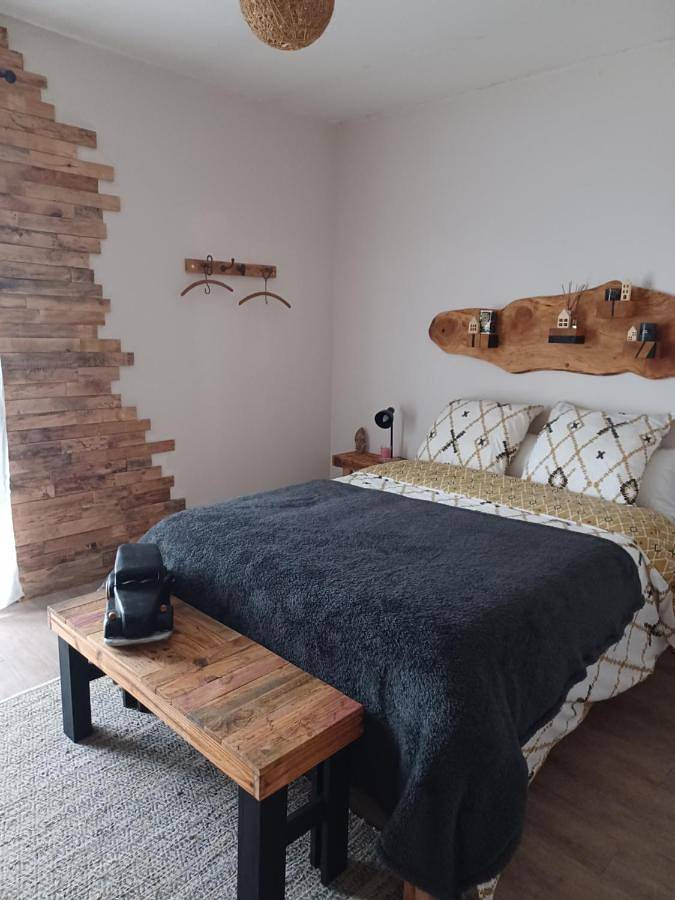 Large Double Room in Damazan, Région de Nérac