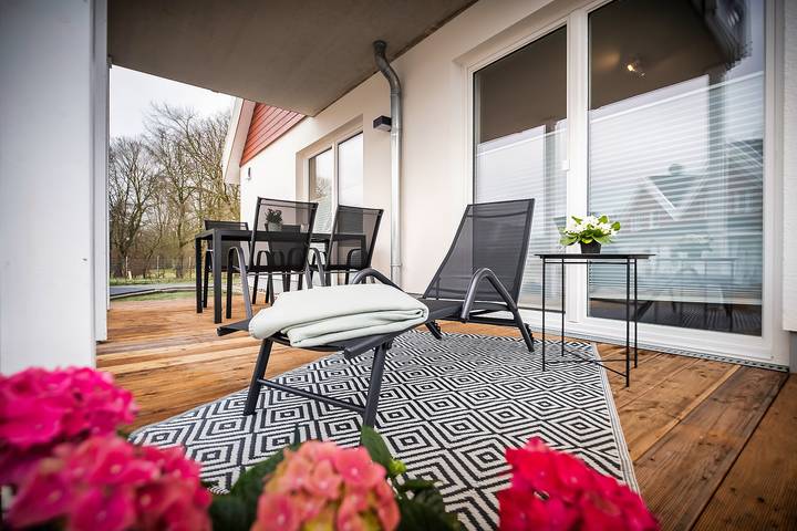 Ferienwohnung mit Meerblick für 6 Personen, mit Whirlpool und Terrasse sowie Garten und Sauna
