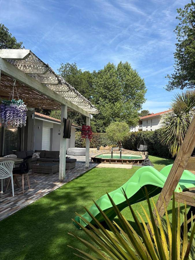 Chalet para 8 personas, con jacuzzi además de jardín y piscina - 1