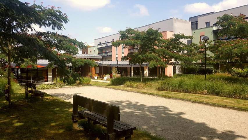 Location de vacances pour 2 personnes, avec jardin ainsi que piscine et terrasse, animaux acceptés à Laillé - 2