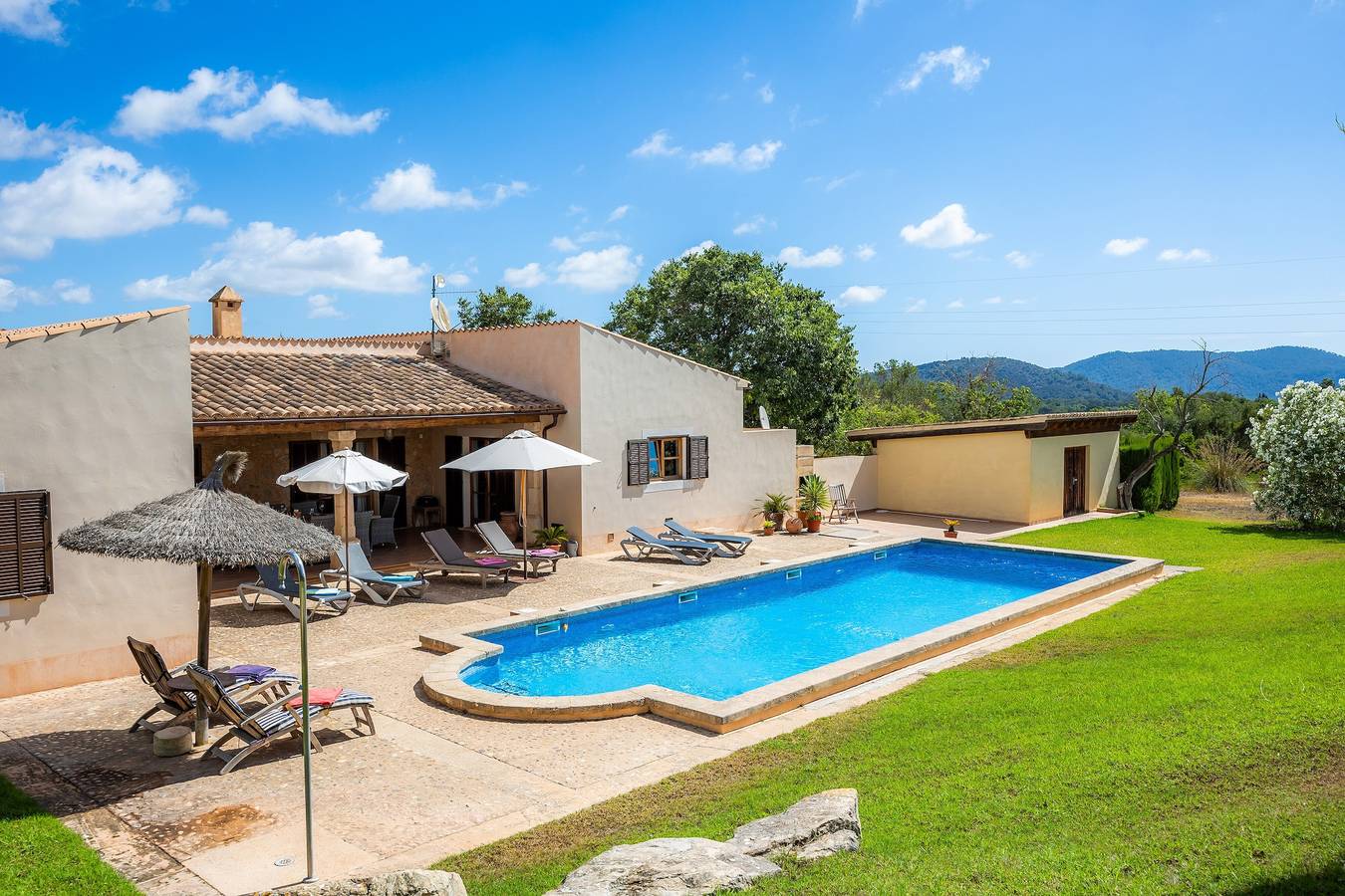 Casa rural 'Can Xerpeta' con vistas a la montaña, piscina privada y Wi-Fi in Son Servera, Mallorca Este