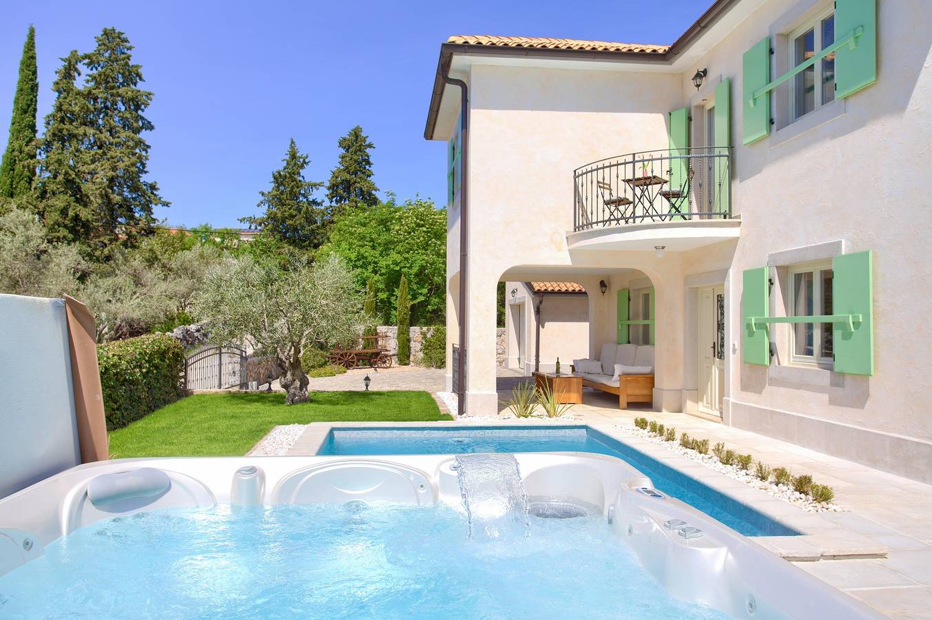Villa Luca with pool and jacuzzi in Krk Stadt, Krk