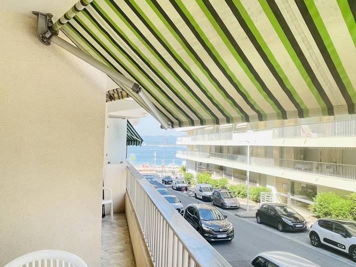 Gîte pour 2 personnes, avec vue et terrasse dans Plage Beau Rivage Saint Raphael