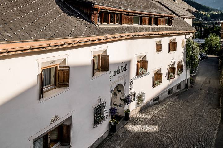 Engadiner Boutique Hotel Guardaval - Einzelzimmer Sent in Scuol, Unterengadin