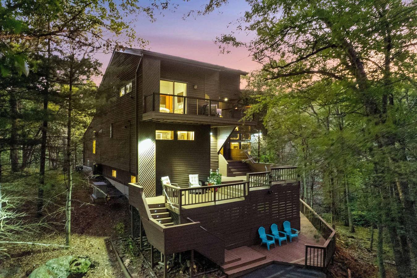 Waterfall Views Hot Tub Game Room Dog Friendly in Saw Creek, Pike County