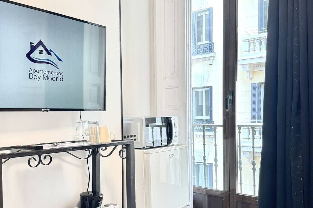 Bright Double Room with Bathroom Gran Via | 035 in Centro (Madrid), Madrid