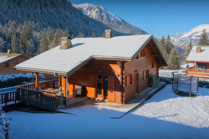 Chalet für 12 Personen, mit Garten und Pool in Châtel