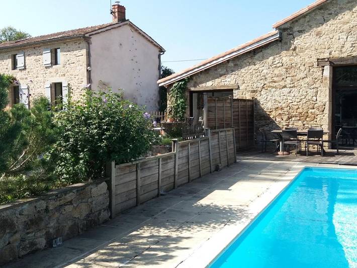 Location de vacances pour 4 personnes, avec jardin et terrasse ainsi que vue et piscine à Bressuire - 3