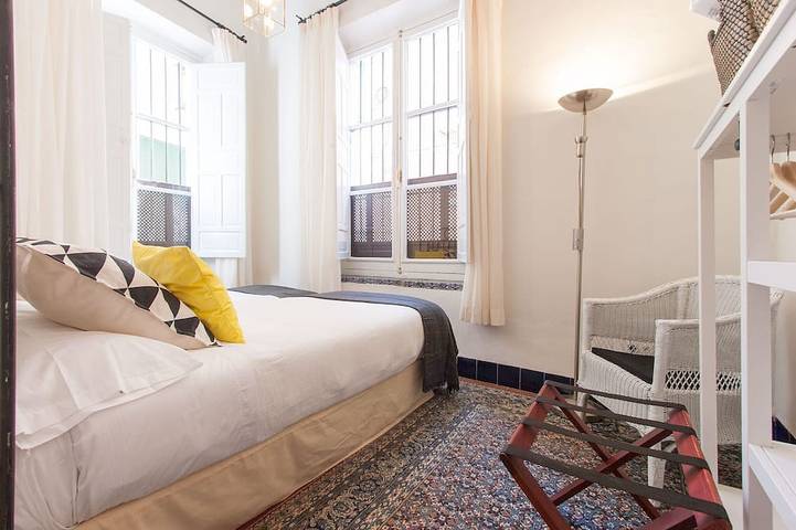 Apartamento entero, Patio de Tintes Sevilla Histórica 6 pax 3 dormitorios 3 baños Gran patio y salon in Casco Antiguo, Sevilla