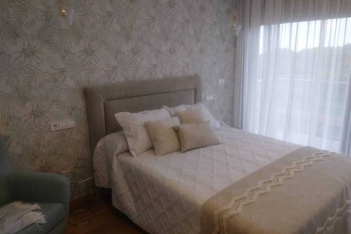 Casa rural para 8 personas, con jardín además de jacuzzi y balcón en Sanxenxo