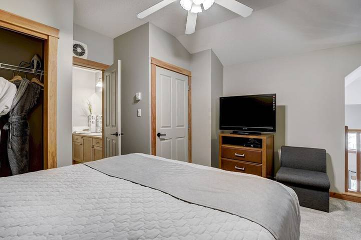 Gîte pour 6 personnes, avec piscine ainsi que jacuzzi et balcon à Canmore - 3