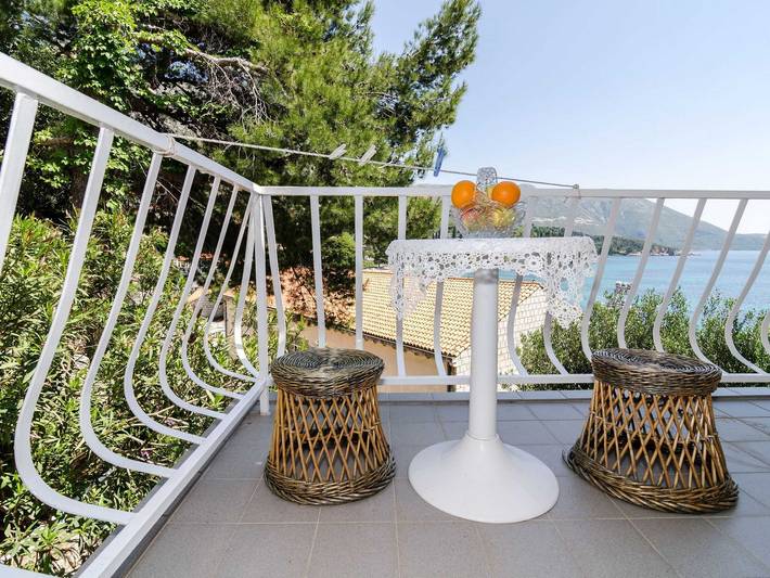 Holiday rental for 2 people, with balcony, child-friendly in Mlini