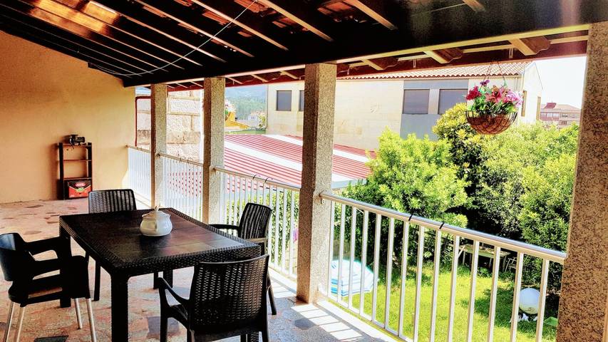 Apartamento para 8 personas, con Balcón/Terraza además de Terraza y Jardín en Porriño