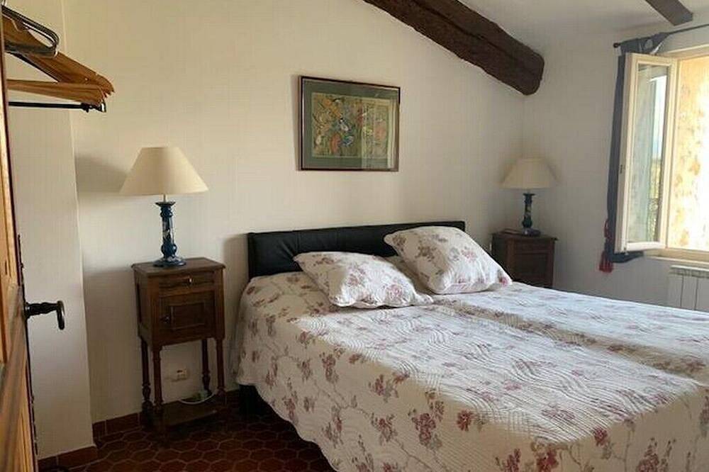 Appartement entier, Gites pour 2 personnes avec piscine et parking privé gratuit in Carpentras, Parc naturel régional du Mont-Ventoux