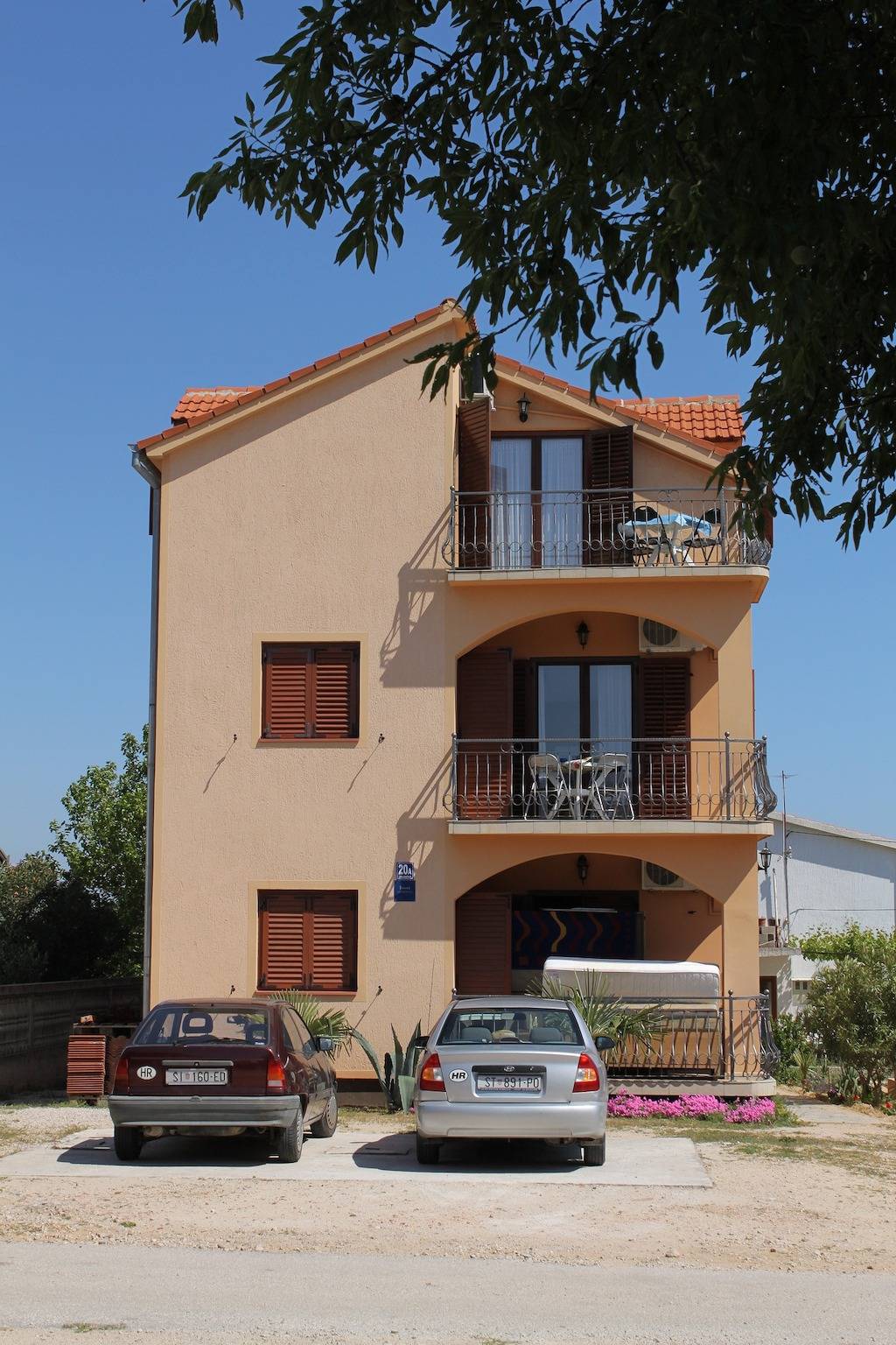 Ganze Wohnung, 2-Zimmer-Ferienwohnung mit Terrasse und Meerblick Tribunj, Vodice A-6223-b in Tribunj, Šibenik-Knin
