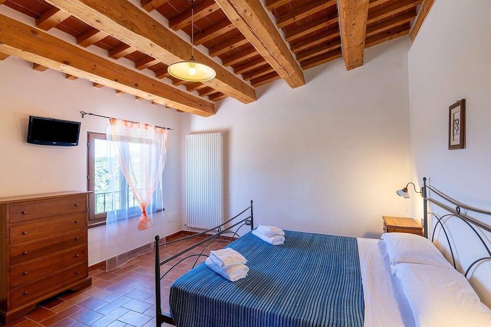 Appartamento intero, Appartamento in una casa di campagna con 2 piscine in Cagli, Valle del Metauro