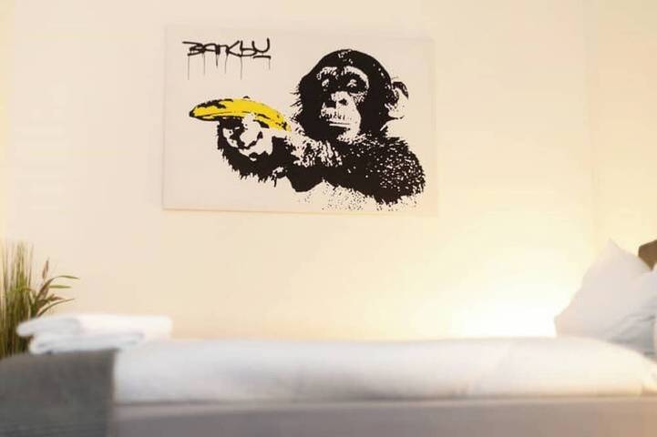 Apartamento entero, Ko-Living Space Opera | Suite 6 | Kitchen | Living room | Dart | City center in Halle, Saale-Unstrut