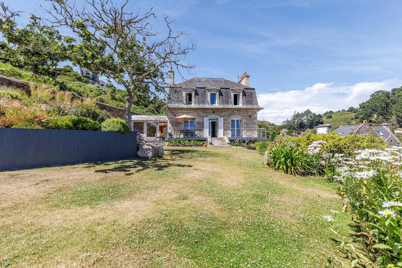 Villa Les Roches Mauves - vue mer, accès direct à la plage in Plouha, Côte De Goëlo