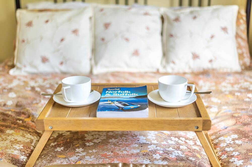 Harpers - sleeps 6 guests  in 3 bedrooms in Burnham Market, Norfolk Coast