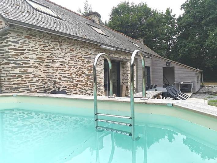 Location de vacances pour 12 personnes, avec terrasse et vue ainsi que piscine et jardin à Guémené-Penfao - 2