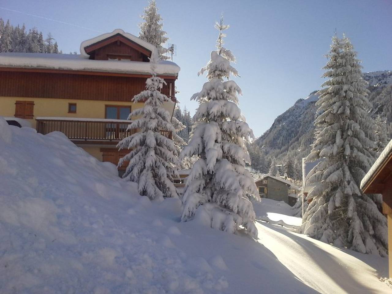 Geheel appartement, Cozy apartment 6 pers, 2 rooms, balcony near slopes in Valfréjus, Modane