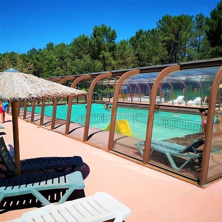 Location de vacances pour 6 personnes, avec jacuzzi ainsi que piscine et sauna, animaux acceptés à Saint-Michel-Escalus