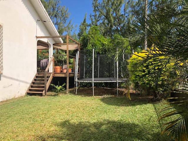 Location de vacances pour 6 personnes, avec jardin ainsi que vue et terrasse dans Plage de Saint-Leu - 2