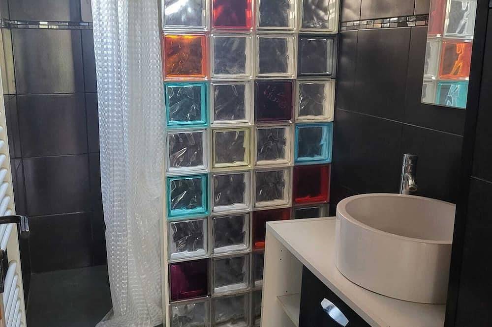 Appartement entier, Bel appartement à 2 pas de Paris, Stade de France, Aéroport Cdg, et Disney in La Courneuve, Seine-Saint-Denis