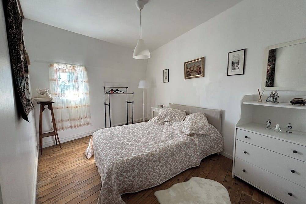 Ganze Wohnung, Authentic village apartment with river views in Yzeures-sur-Creuse, Loches und Umgebung