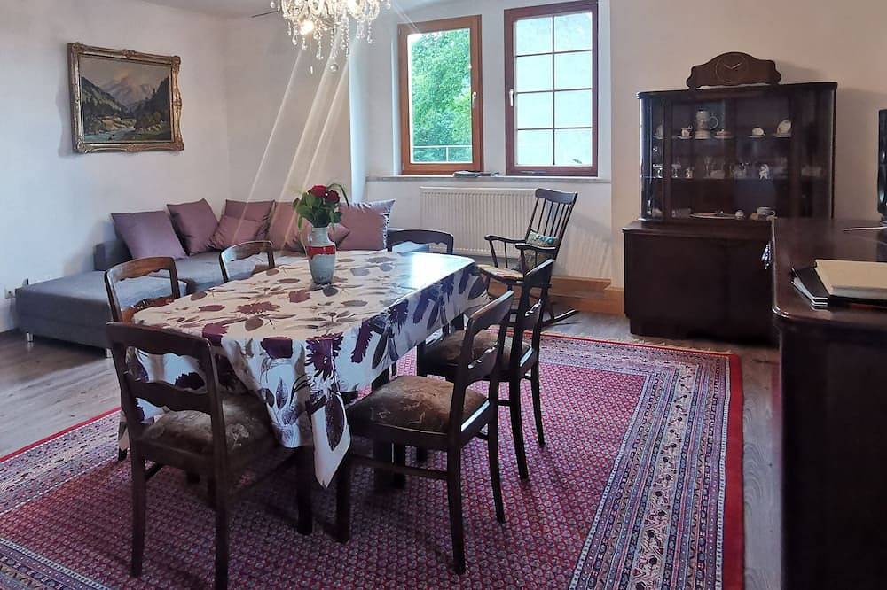 Ganze Wohnung, Ruhige Ferienwohnung im Gutshaus, 5 Min. vom Park entfernt in Niederorschel, Region Eichsfeld