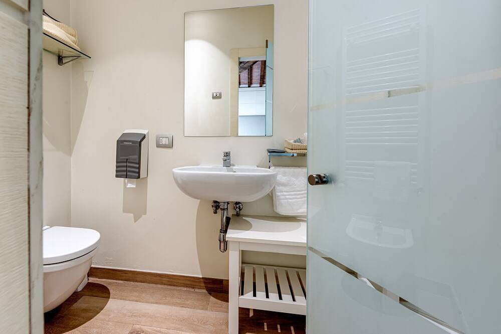 Entire apartment, Molo 73 - Giglio Room with Breakfast and Parking in Empoli, Florence Province