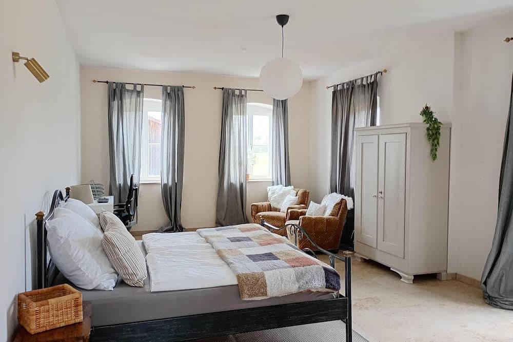 Große exklusive Landhaus Wohnung mit 2 Schlafzimmern, eigenem Eingang und Garage in Leiblfing, Ostbayern