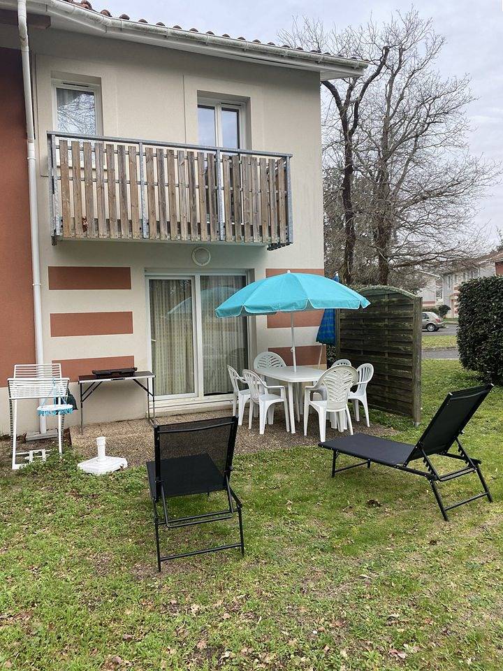 Apartamento vacacional entero, 036 - Terraced house in a holiday estate with swimming pool in Soulac-sur-Mer, Lesparre-Médoc region