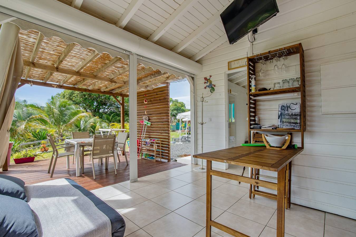Encantador bungalow en Petit Bourg con piscina compartida in Petit-Bourg, Guadalupe