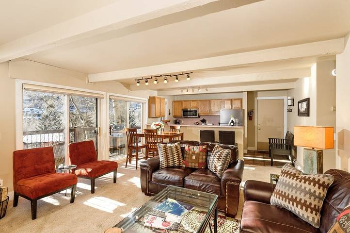 Vacation rental for 4 people, with balcony and hot tub as well as pool and yard in Snowmass Village