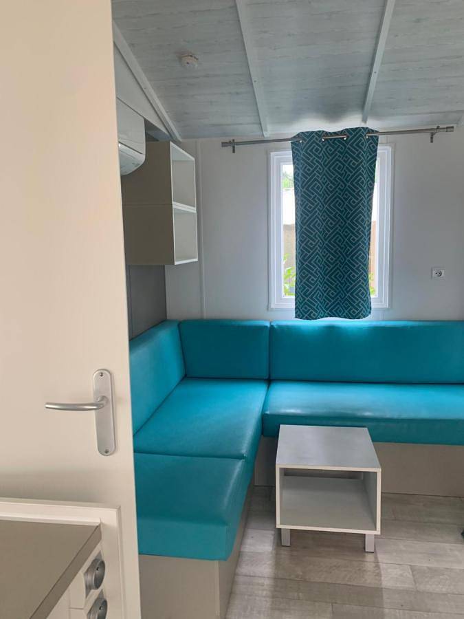 Camping para 6 personas, con Terraza además de Jardín y Piscina en Vendays-Montalivet
