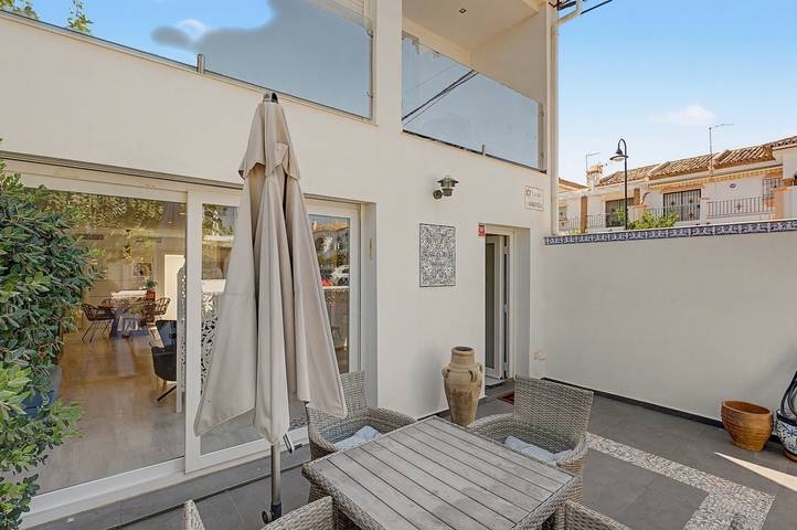 Holiday Home '211 Beach House' with Sea View, Wi-Fi and Air Conditioning in La Cala de Mijas, Mijas