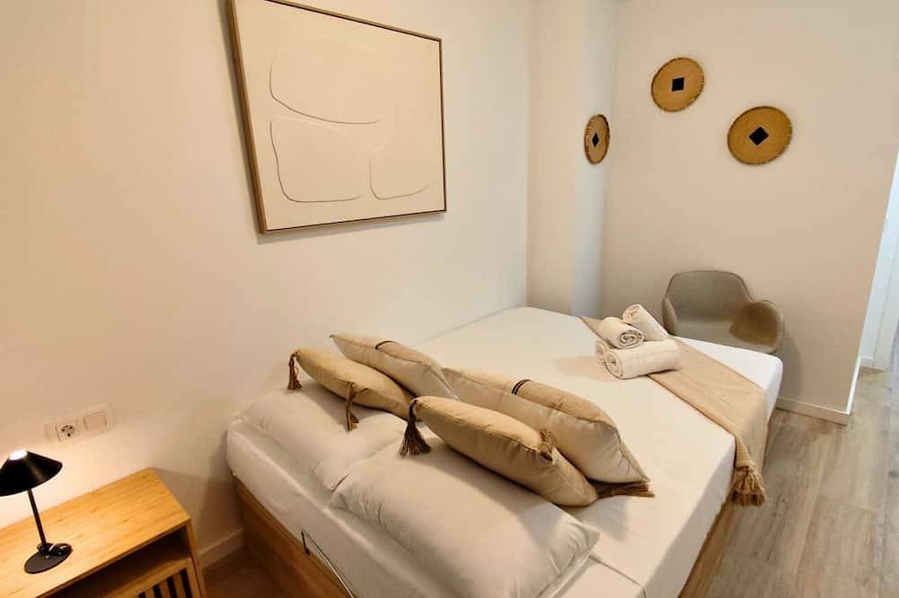 Entire apartment, Travel Habitat Orriols - Torrefiel Apartment in Valencia, Costa de Valencia