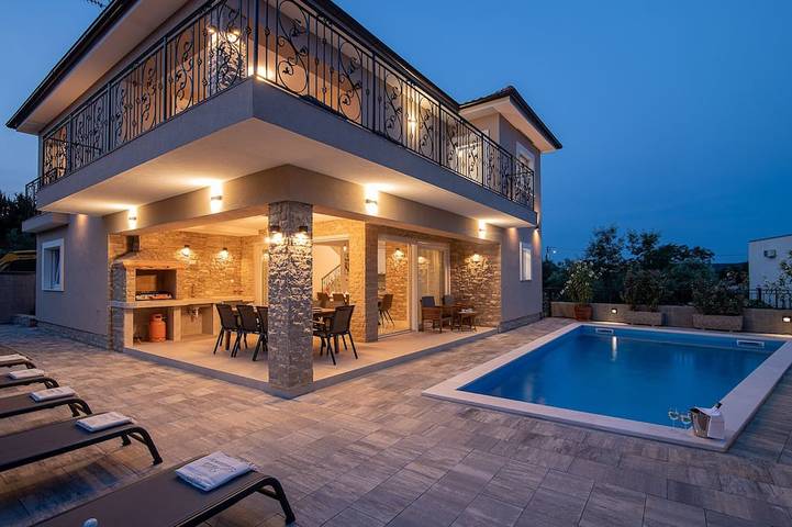 Ferienhaus für 8 Personen, mit Balkon und Garten