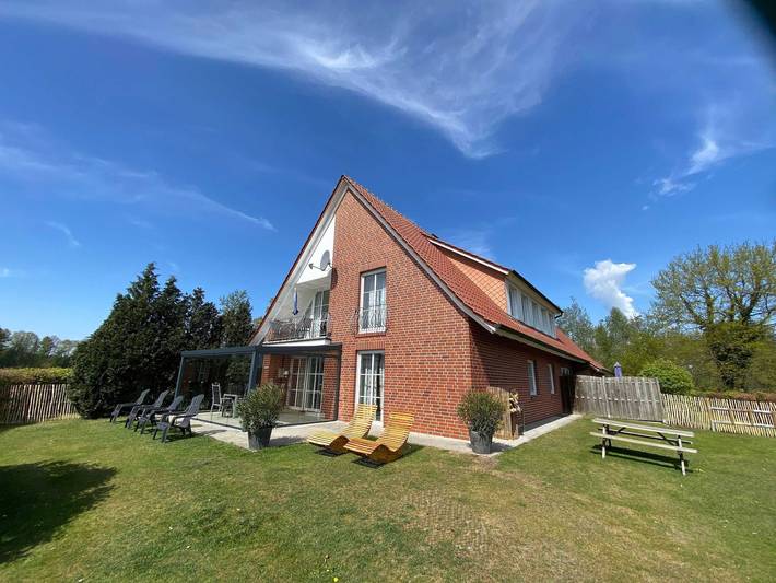 Ferienhaus für 12 Personen, mit Balkon und Terrasse sowie Whirlpool und Garten im Emsland