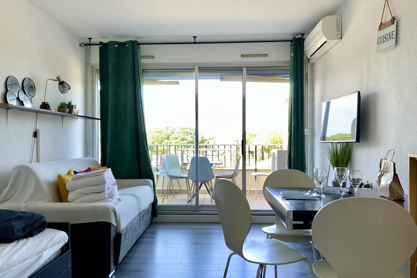 Ganzes Studio, Studio Les Jardins du Port  Port Camargue, avec piscine à 2 pas de la plage in Port Camargue, Le Grau-du-Roi