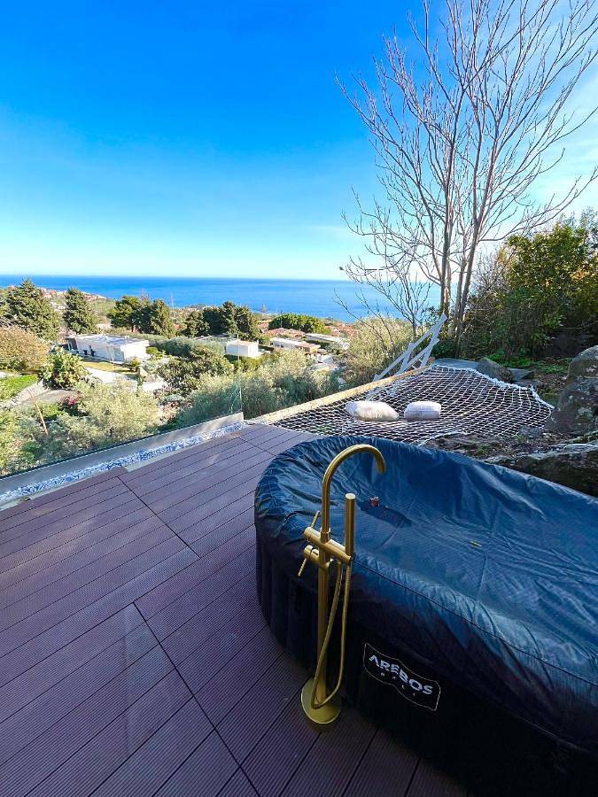 Appartamento intero, Superior Suite with Sea View in Nizzeti, Valverde (Catania)