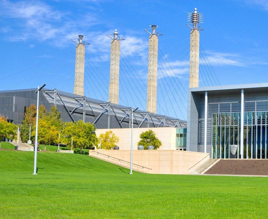 Downtown, 5 Stars, 65\" Tv, 4 Br / 3 baths En-suite, Updated, walkable, Book Now in Kansas City, Missouri