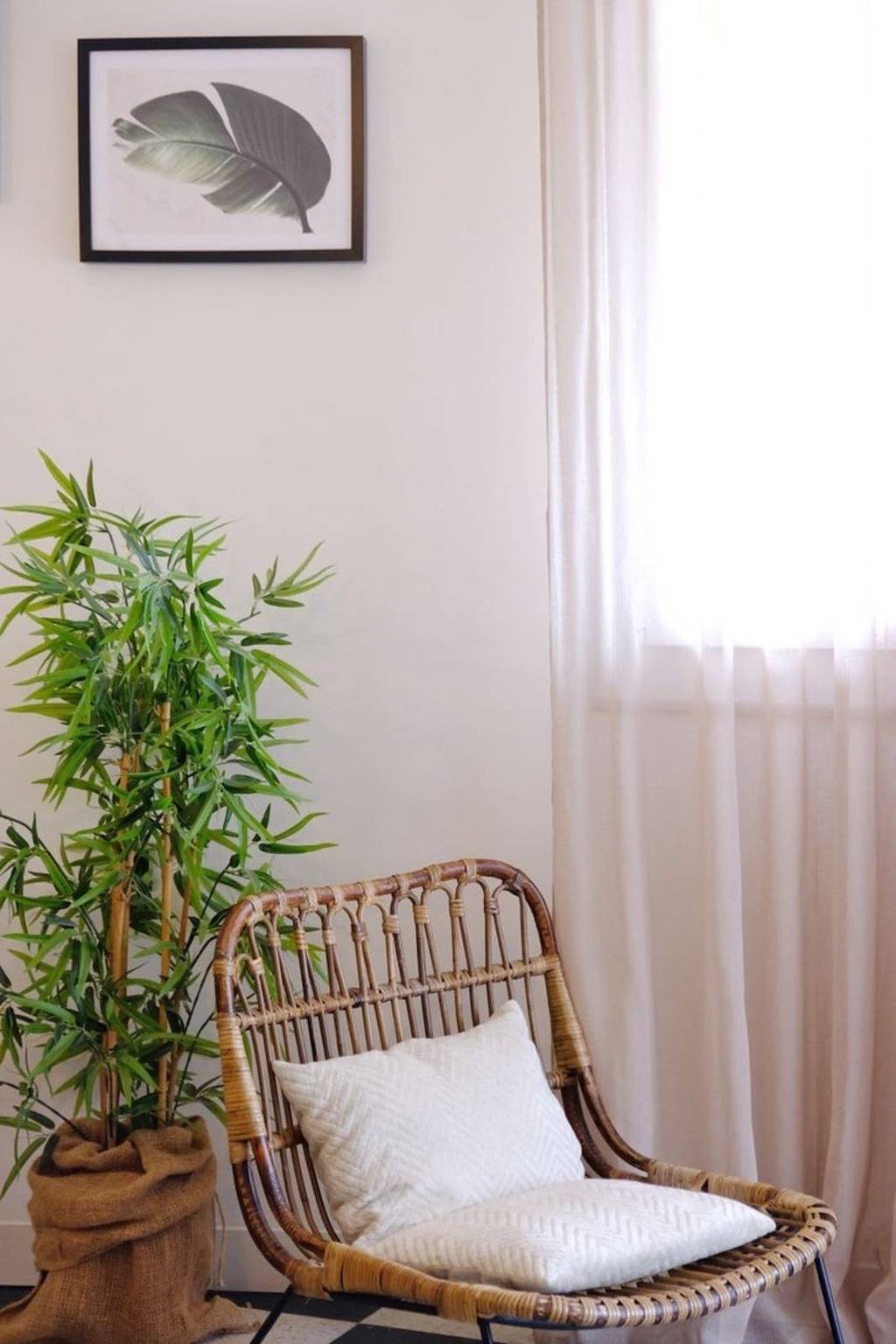 Entire apartment, Beautiful flat with balcony and sea view in Saint-Laurent-du-Var, Cannes region