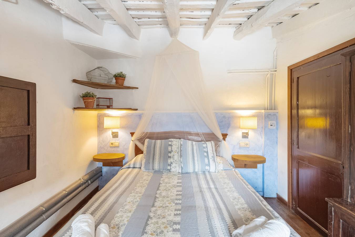 Ganze Wohnung, Ferienwohnung 'Casa Del Pastor-Burgarolas Dorf' mit Blick auf die Berge, Gemeinschaftspool und Wi-Fi in Castellterçol, Barcelona Binnenland